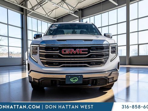 Used 2022 GMC Sierra 1500 SLT AWD/4WD image 26