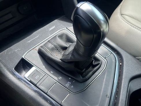 Used 2019 Volkswagen Tiguan S image 32