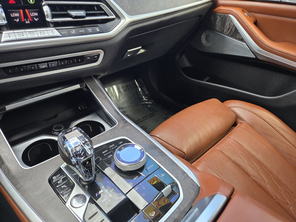 Used 2021 BMW X7 M50i w/ Dynamic Handling Package AWD/4WD image 21