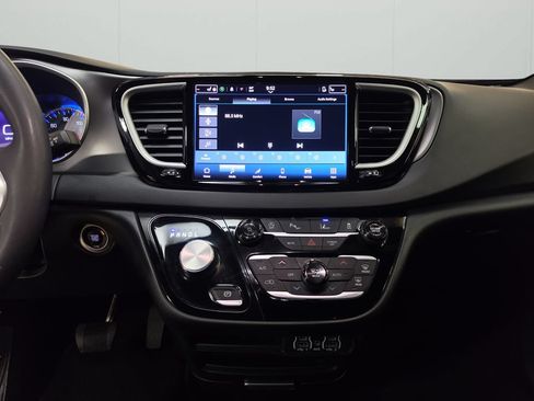 Used 2025 Chrysler Pacifica Select FWD image 21
