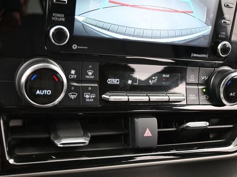 Used 2022 Toyota Highlander L image 19