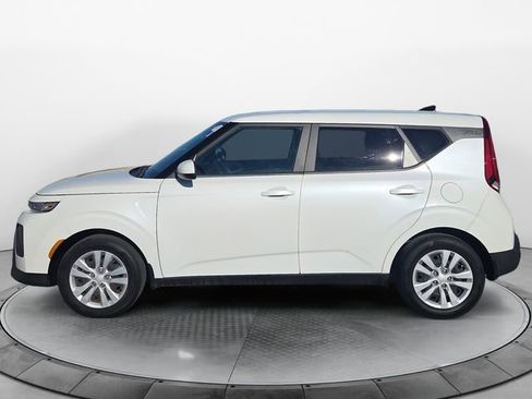 Used 2022 Kia Soul LX image 2