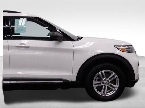 Used 2022 Ford Explorer XLT image 28