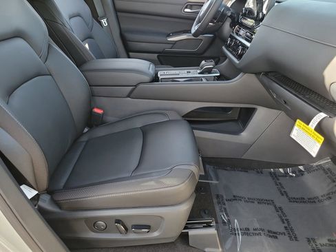 New 2025 Nissan Pathfinder SL image 21