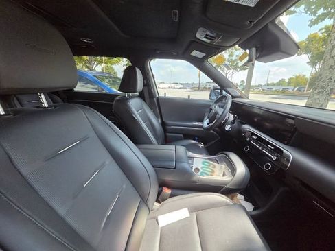 Certified 2026 Hyundai Palisade Calligraphy FWD image 8