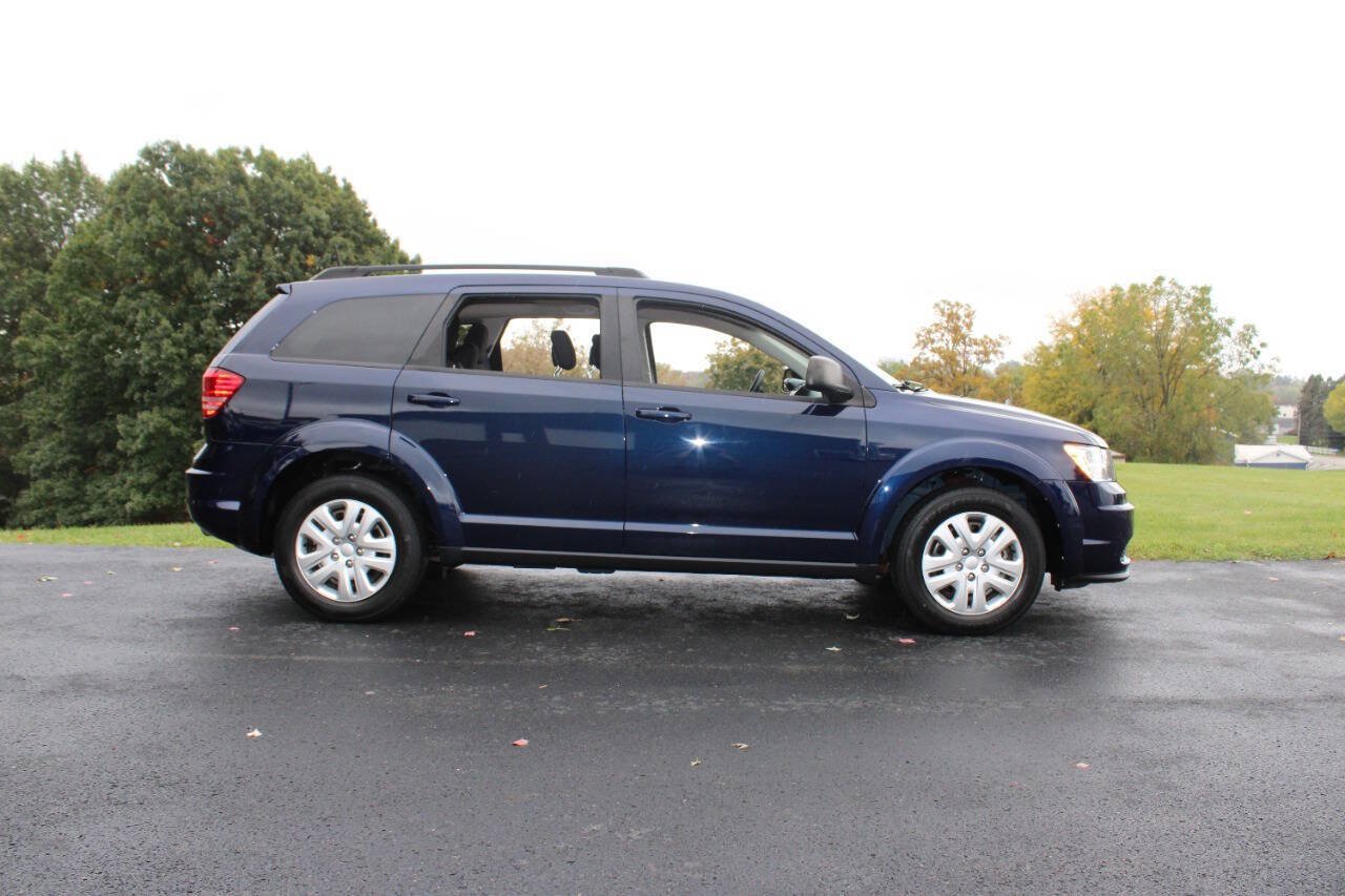 Used 2019 Dodge Journey SE FWD image 2