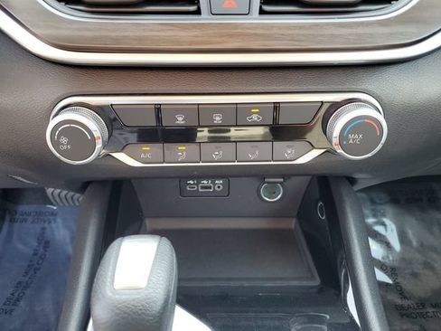 Used 2024 Nissan Altima 2.5 SV FWD image 18