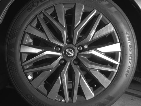 Used 2025 Nissan Altima 2.5 SV image 14