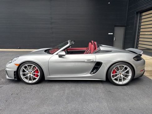 Certified 2022 Porsche 718 Boxster Spyder image 2