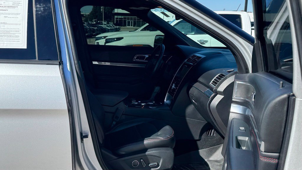 Used 2018 Ford Explorer Sport w/ Ford Safe & Smart Package AWD/4WD image 12