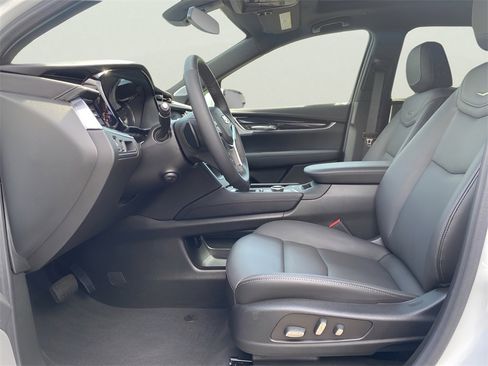 Certified 2024 Cadillac XT5 Premium Luxury image 11