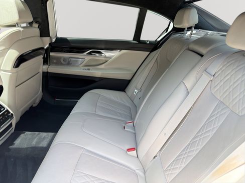 Used 2018 BMW 750i RWD image 27