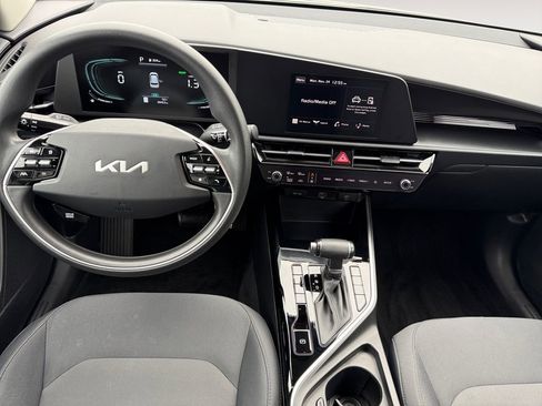 Used 2024 Kia Niro LX image 11