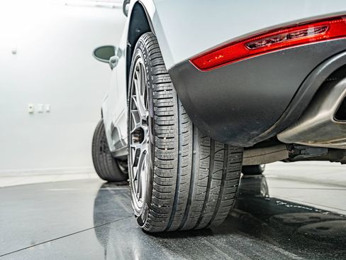 Used 2018 Porsche Macan AWD/4WD image 51