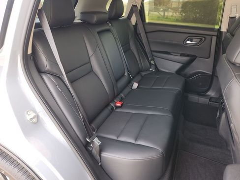 Certified 2025 Nissan Rogue SL w/ Tech Package image 14