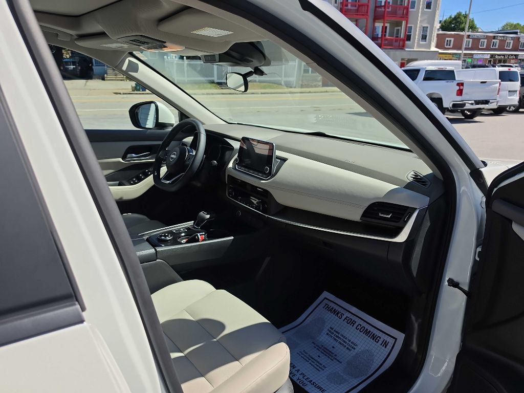 Used 2023 Nissan Rogue SV w/ SV Premium B Package AWD/4WD image 16
