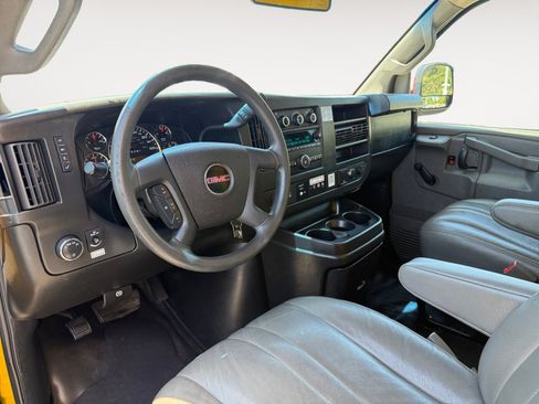 Used 2018 GMC Savana 3500 w/ Driver Convenience Package RWD image 15