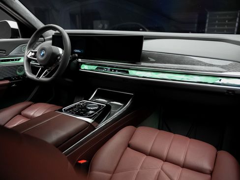 Used 2023 BMW i7 xDrive60 image 56