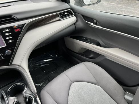 Used 2020 Toyota Camry LE FWD image 32