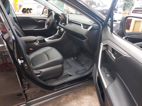 Used 2023 Toyota RAV4 XLE Premium image 24