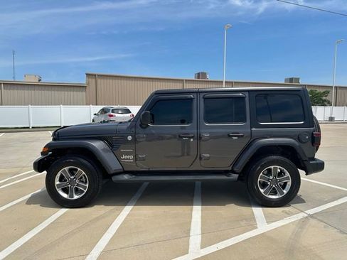 Used 2021 Jeep Wrangler Unlimited Sahara AWD/4WD image 14