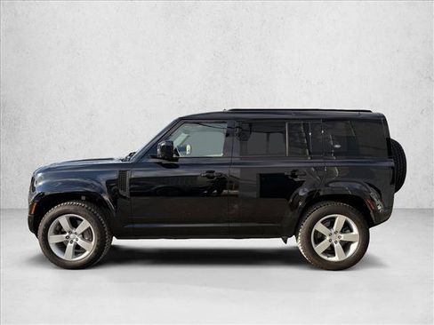 Used 2024 Land Rover Defender 110 X-Dynamic SE image 2