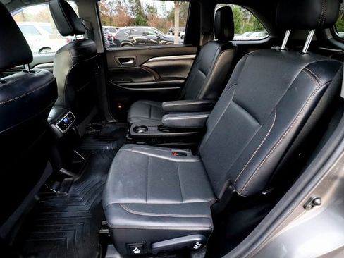 Used 2017 Toyota Highlander Limited image 37