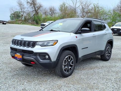 Used 2024 Jeep Compass Trailhawk AWD/4WD image 26