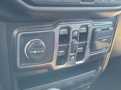 Used 2022 Jeep Gladiator Overland image 32
