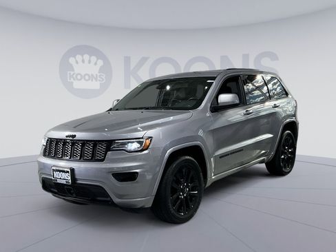 Used 2021 Jeep Grand Cherokee Laredo X image 1