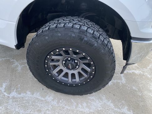 Used 2019 Ford F150 XLT image 2