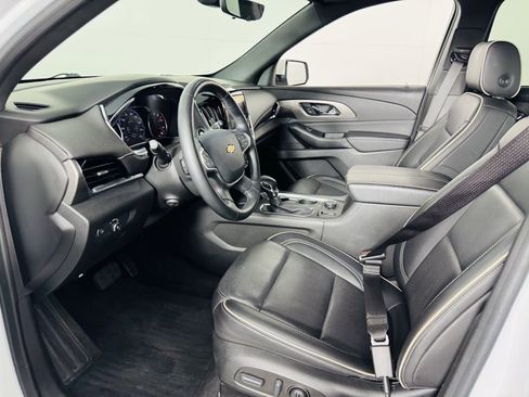 Used 2023 Chevrolet Traverse Premier FWD image 5