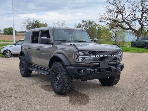 New 2026 Ford Bronco Badlands w/ Sasquatch Package AWD/4WD image 1