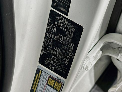 Used 2022 Kia Niro EX FWD image 12