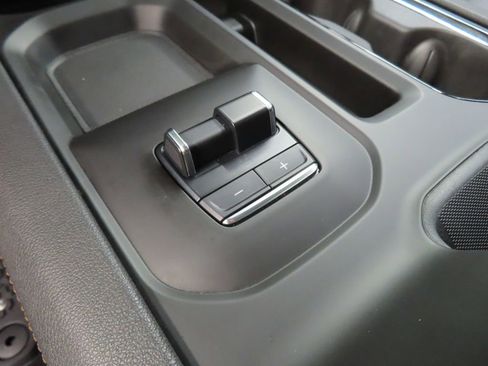 Used 2024 GMC Sierra 2500 AT4 w/ AT4 Premium Plus Package image 77