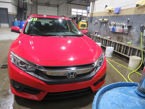 Used 2018 Honda Civic EX-T image 3