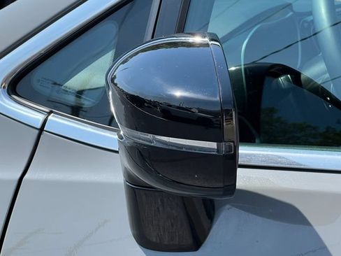 Used 2025 Chrysler Pacifica Select FWD image 40