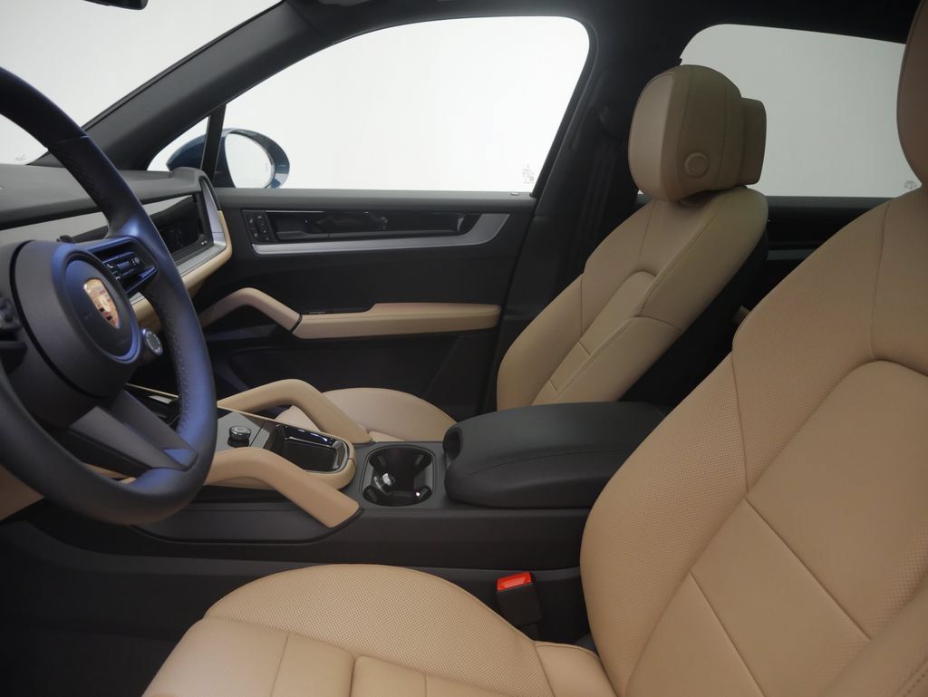 Certified 2026 Porsche Cayenne AWD/4WD image 5