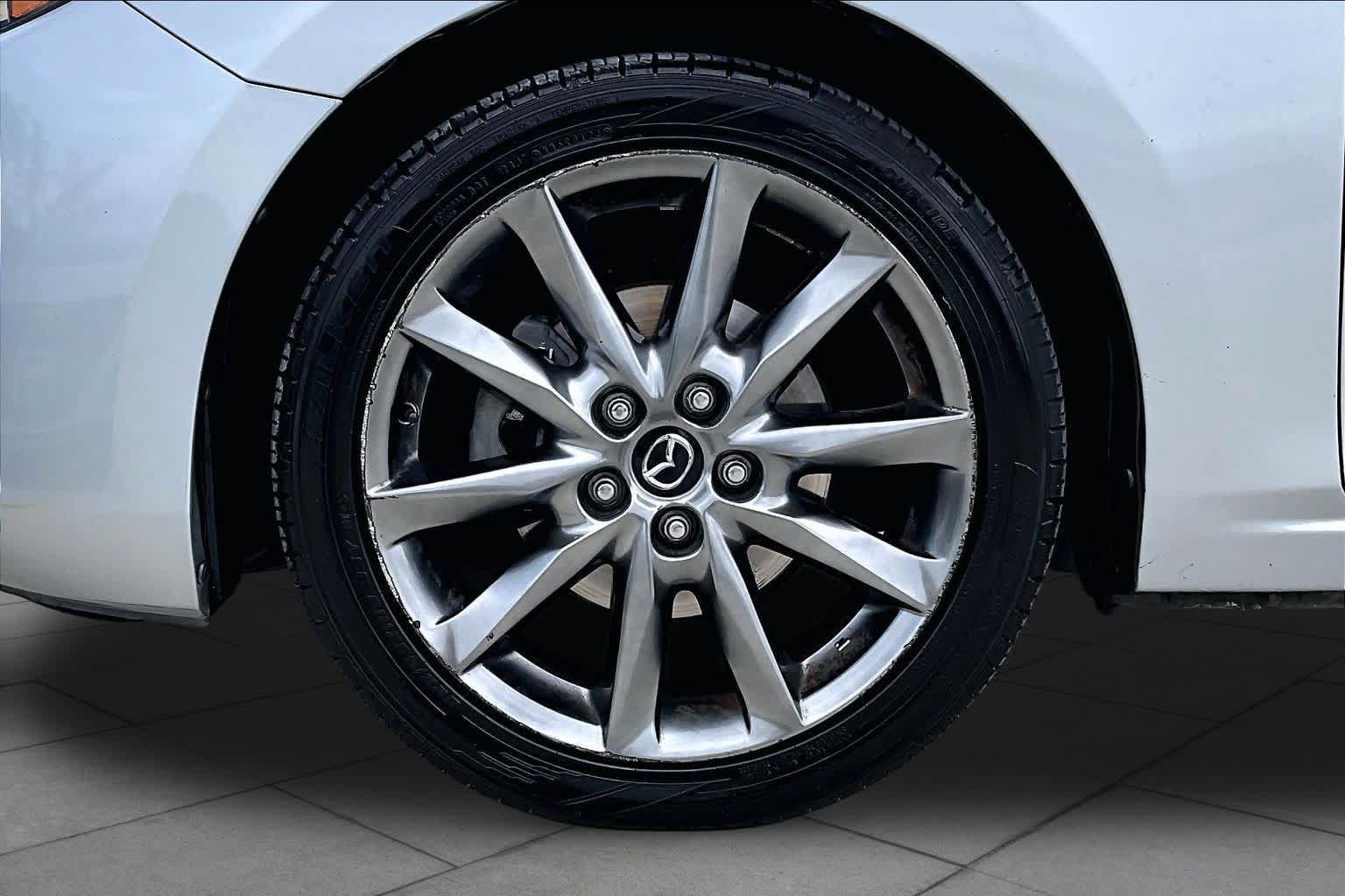 Used 2018 MAZDA MAZDA3 Touring FWD image 11