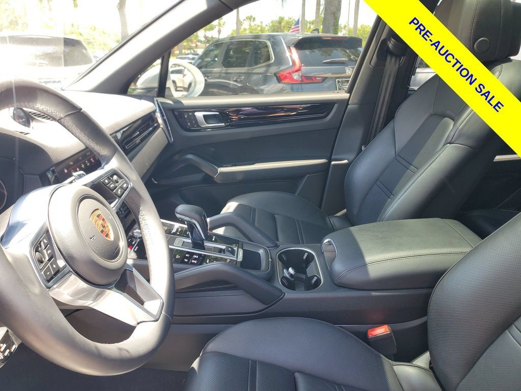 Used 2023 Porsche Cayenne AWD/4WD image 16