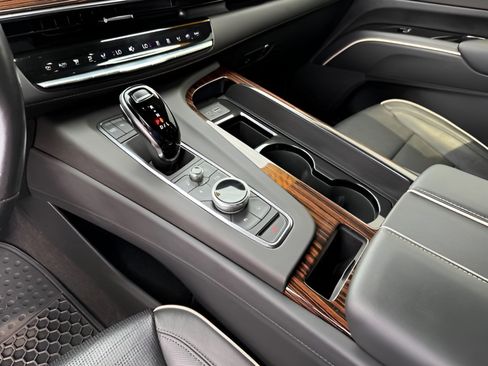 Used 2023 Cadillac Escalade Premium Luxury AWD/4WD image 26