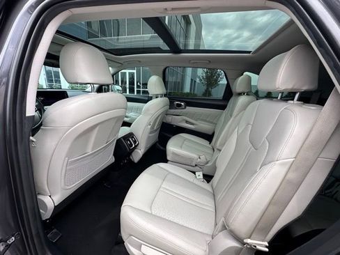 Used 2023 Kia Sorento EX w/ Panoramic Sunroof Package FWD image 17