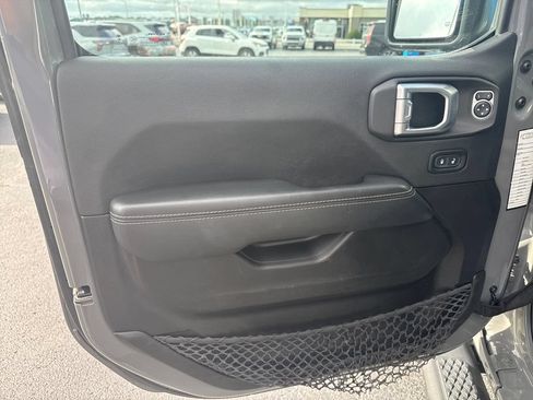 Used 2023 Jeep Gladiator Overland AWD/4WD image 20