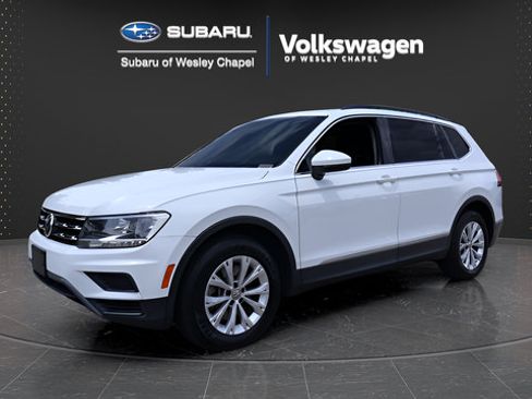 Used 2018 Volkswagen Tiguan SE w/ Panoramic Sunroof Package FWD image 4