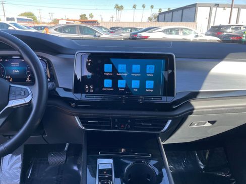 Used 2025 Volkswagen Atlas Cross Sport SE image 17