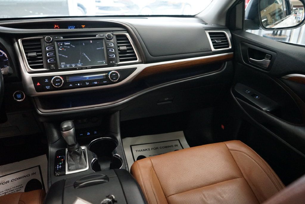 Used 2018 Toyota Highlander Limited Platinum AWD/4WD image 13