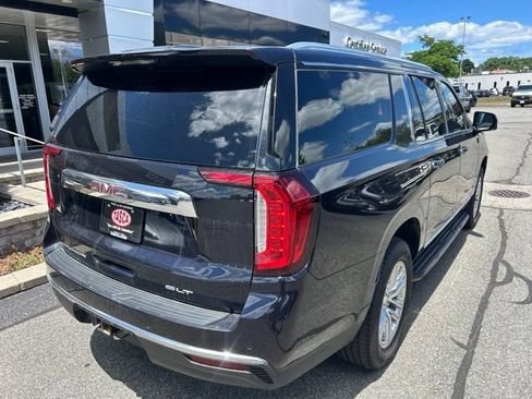 Used 2022 GMC Yukon XL SLT w/ SLT Premium Package AWD/4WD image 3