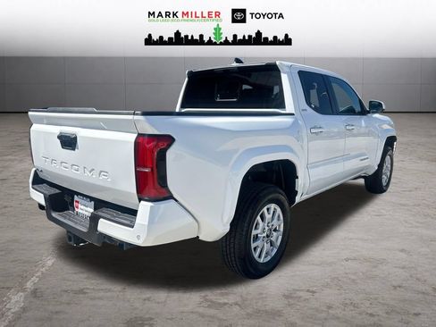 Certified 2025 Toyota Tacoma SR5 AWD/4WD image 6