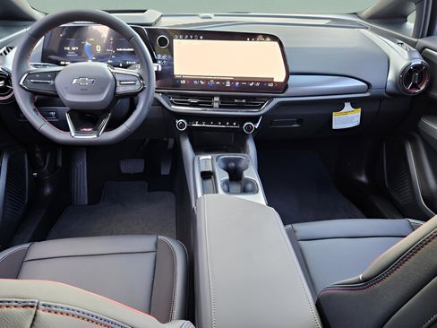 New 2025 Chevrolet Equinox EV RS image 9