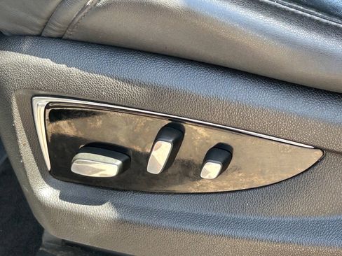 Used 2017 Cadillac Escalade ESV Premium Luxury RWD image 28